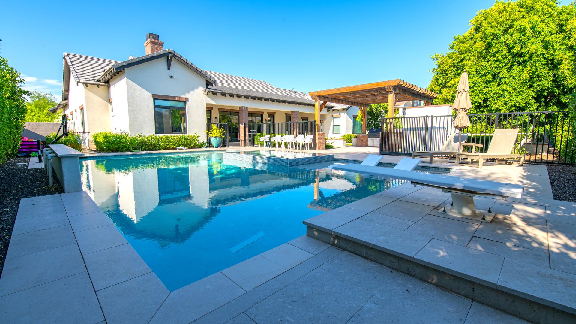 CUSTOM HOMES & STRUCTURES