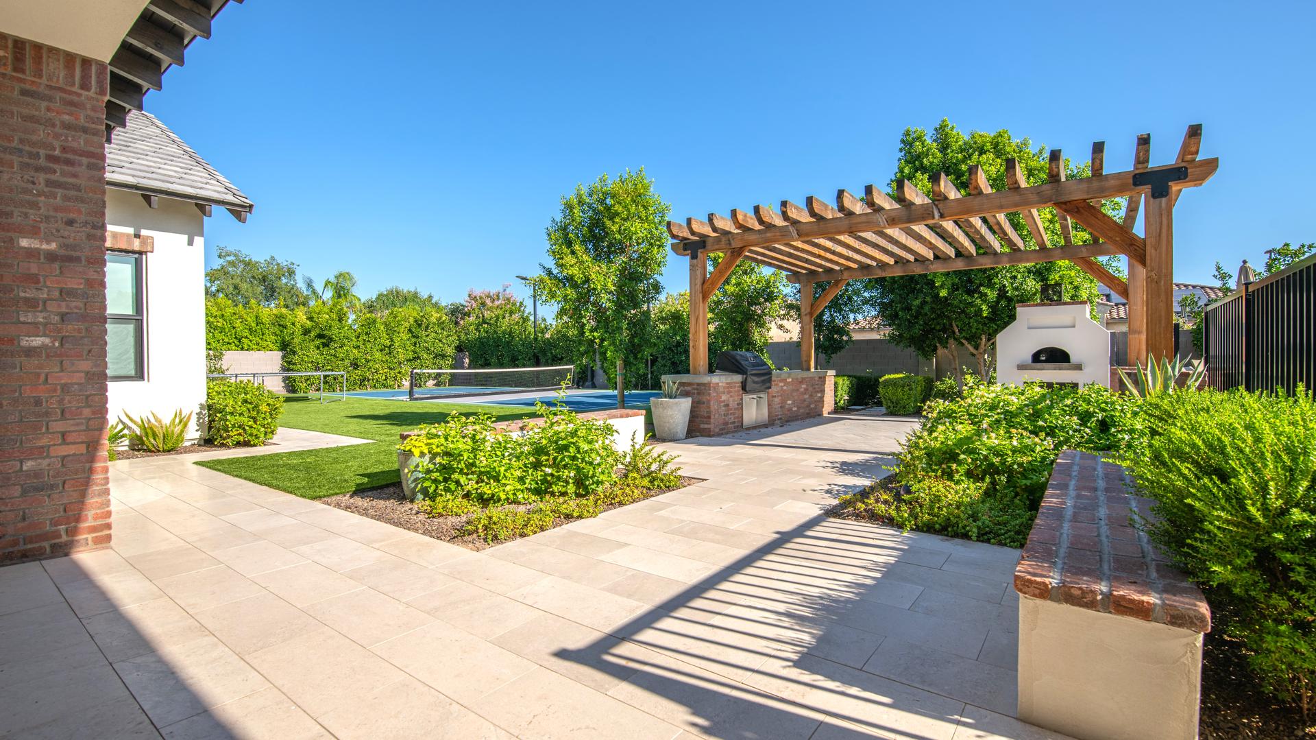 CUSTOM HOMES & STRUCTURES