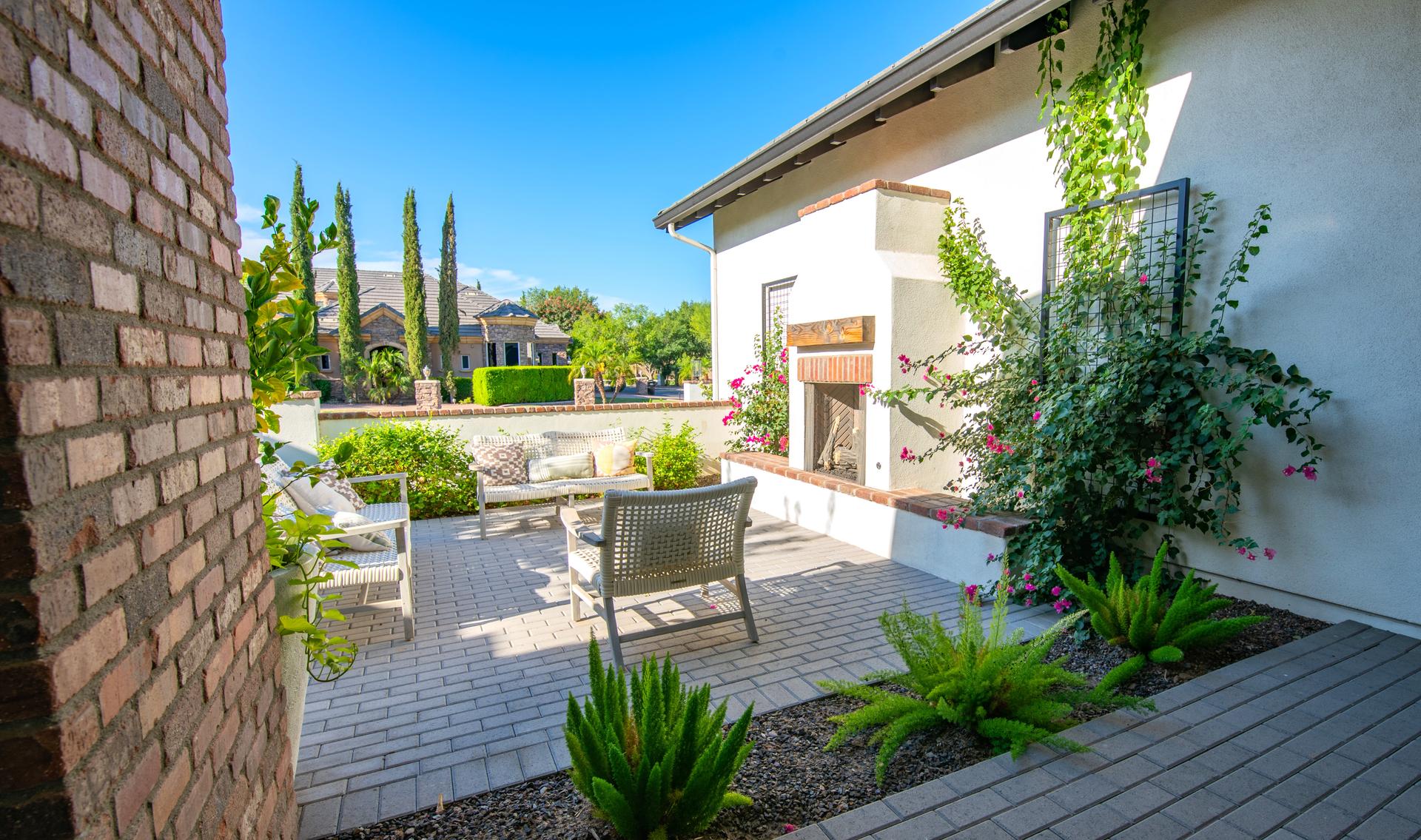 CUSTOM HOMES & STRUCTURES